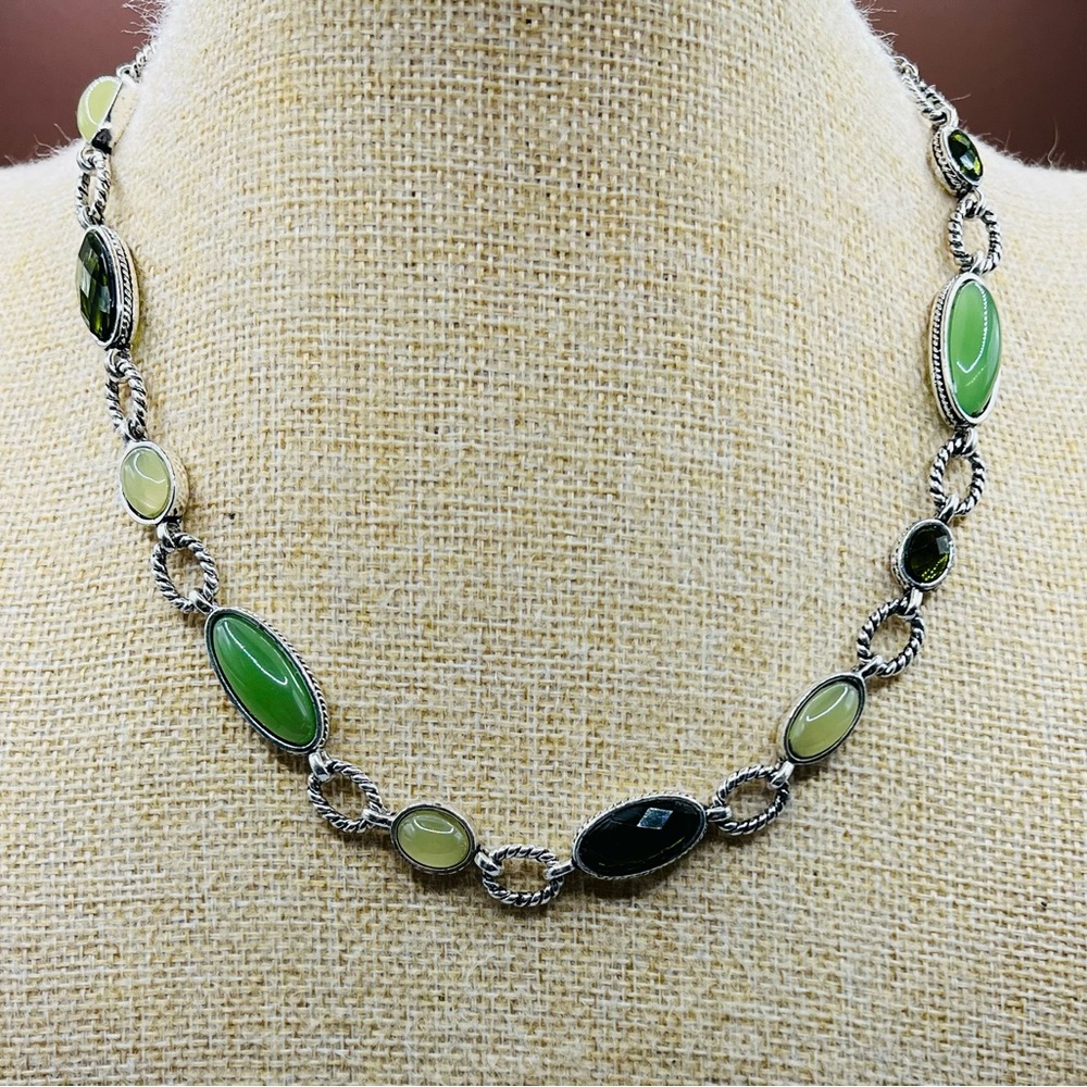 Trifari Vintage Green Chalcedony & Peridot Station Necklace 16” NWT